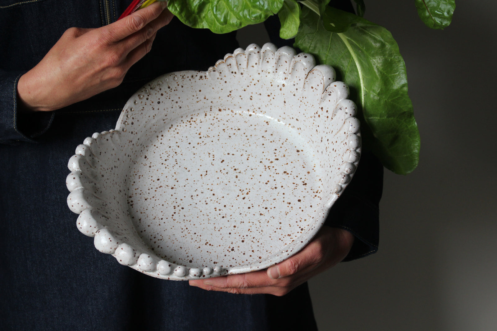 Scalloped Serving Dish in Speckled Creamy White