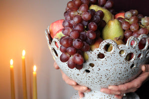 Large Lacework Pedestal Dish in Speckled Cream/White
