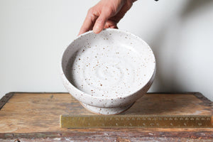 Small Pedestal Dish in Speckled Cream/White