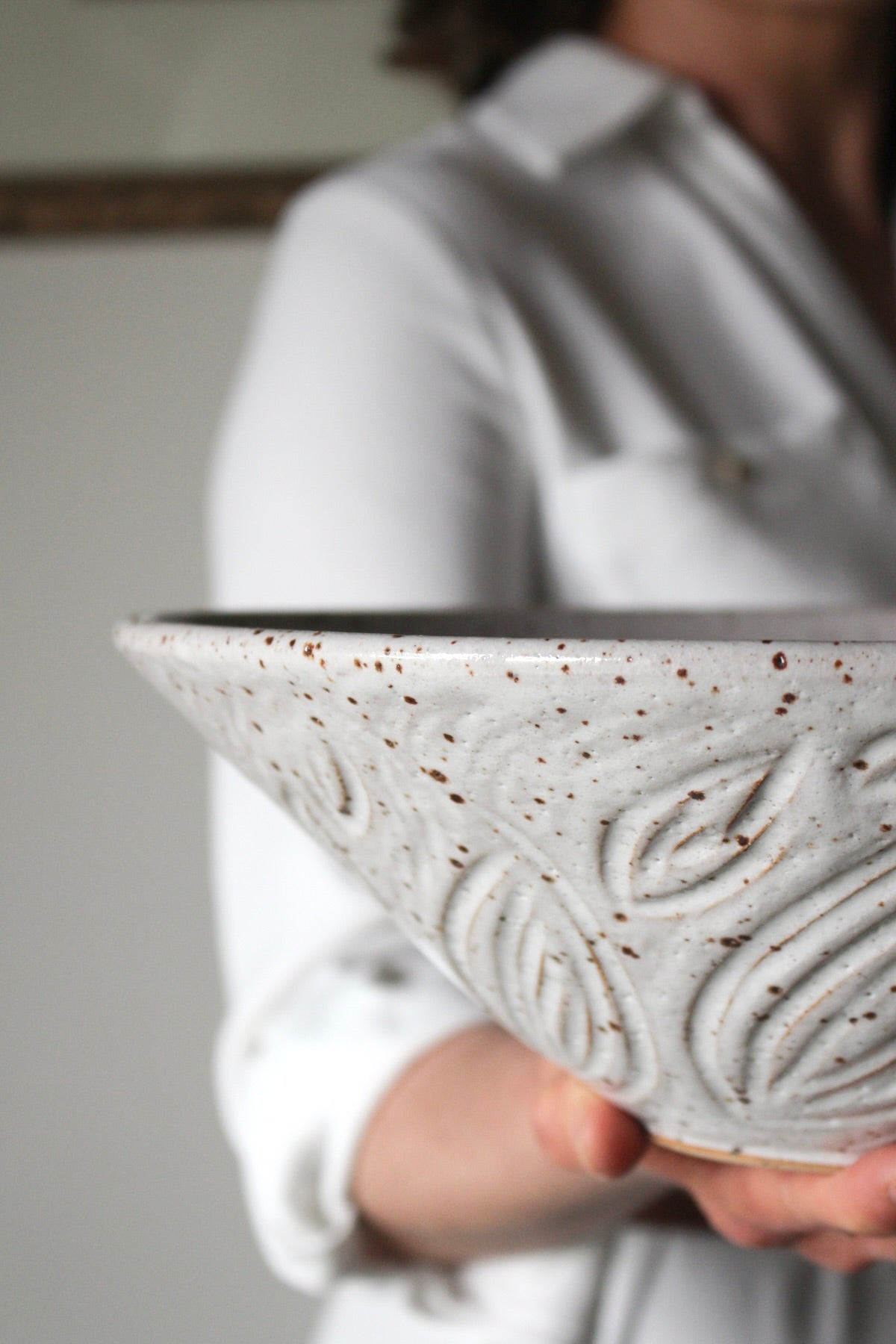 Carved Leaf Serving Bowl in Speckled Lustre