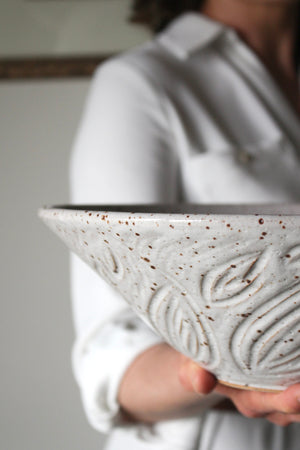Carved Leaf Serving Bowl in Speckled Lustre