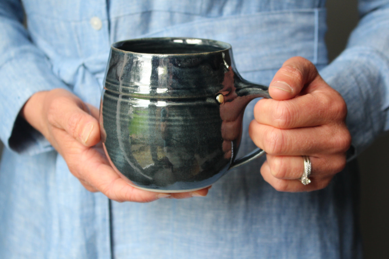 Mug in Metallic Black: Fourteen