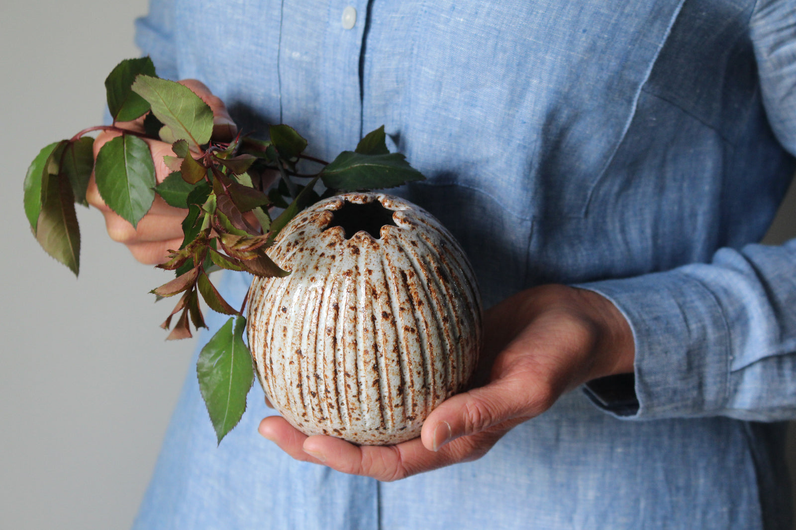 Scalloped Vase in Speckled White