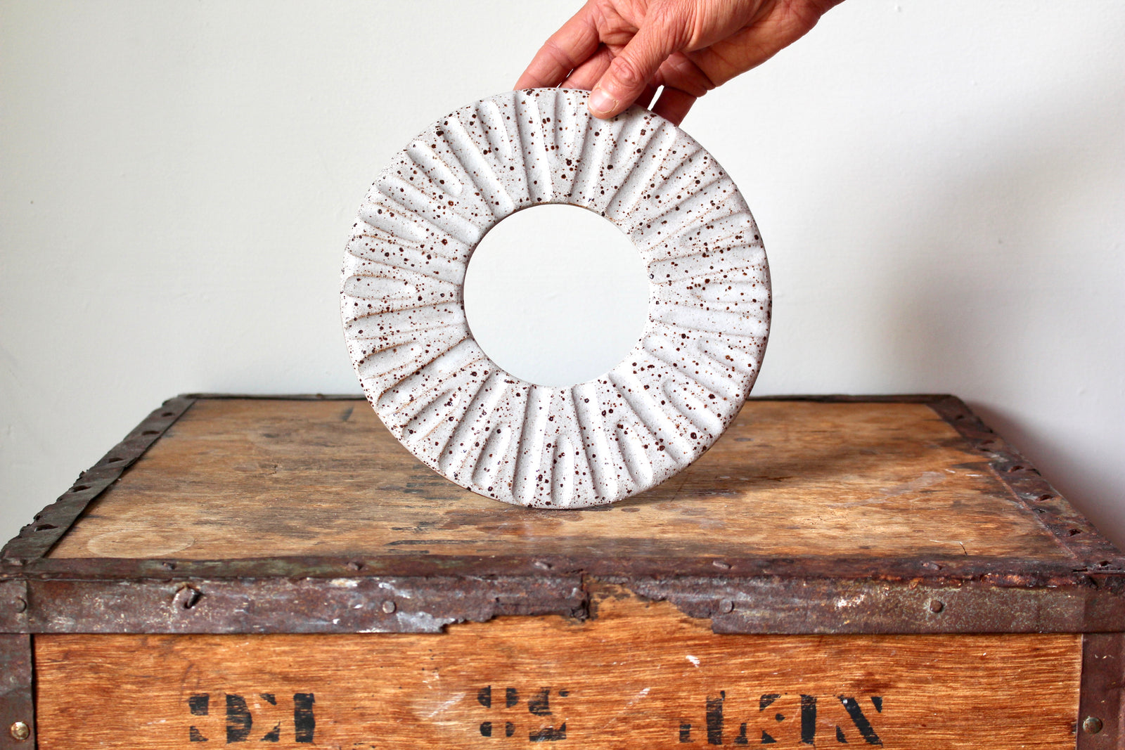 Trivet in Rustic Cream/White