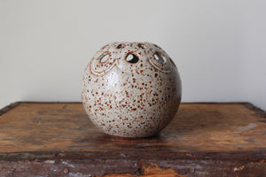 Lacework Vase in Speckled White