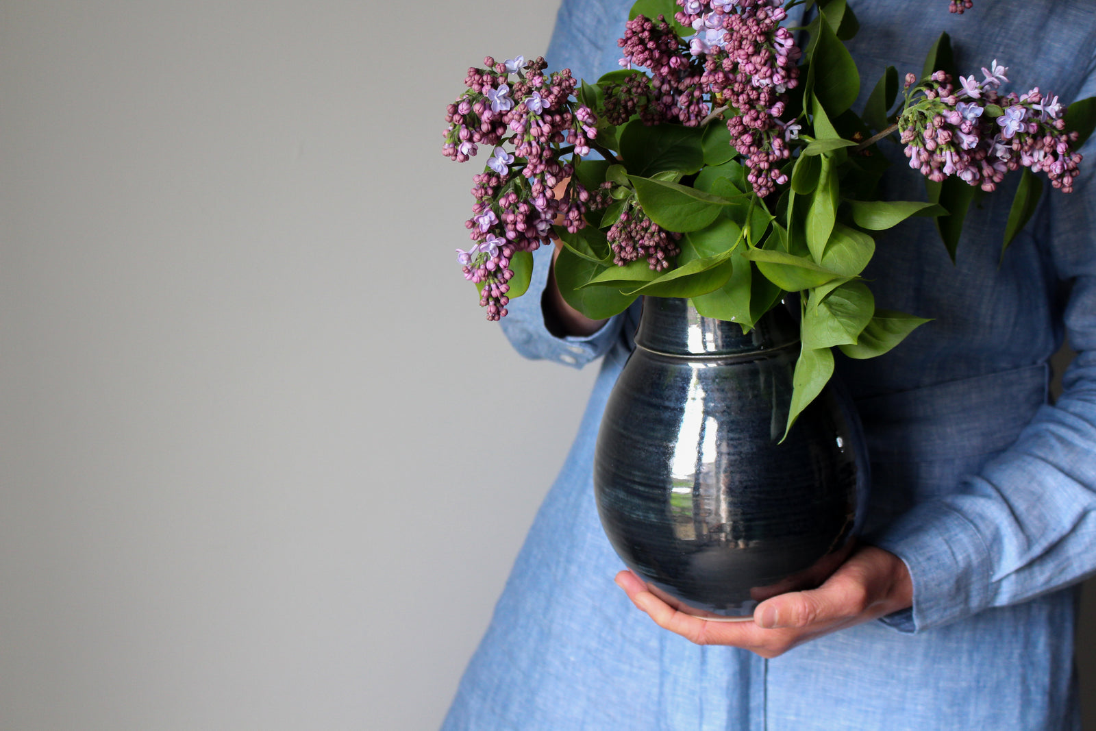 Large Vase in Metallic Black