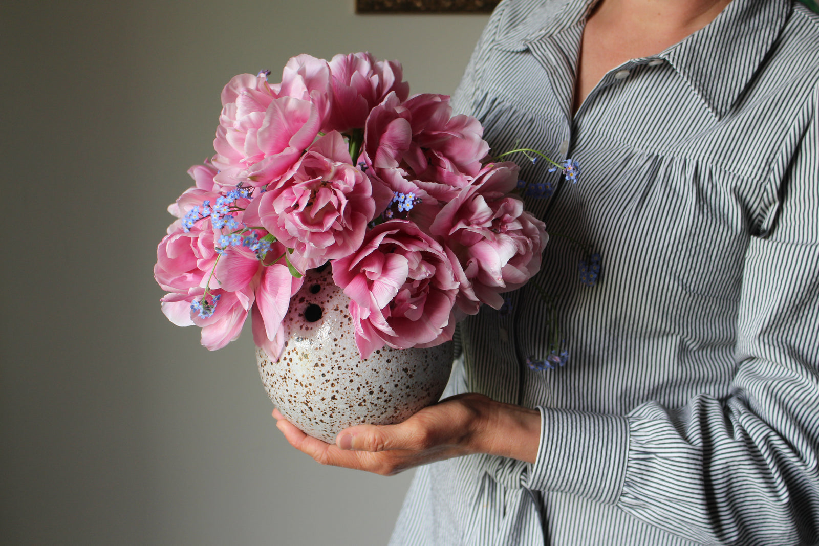 Lacework Orb Vase in Speckled White