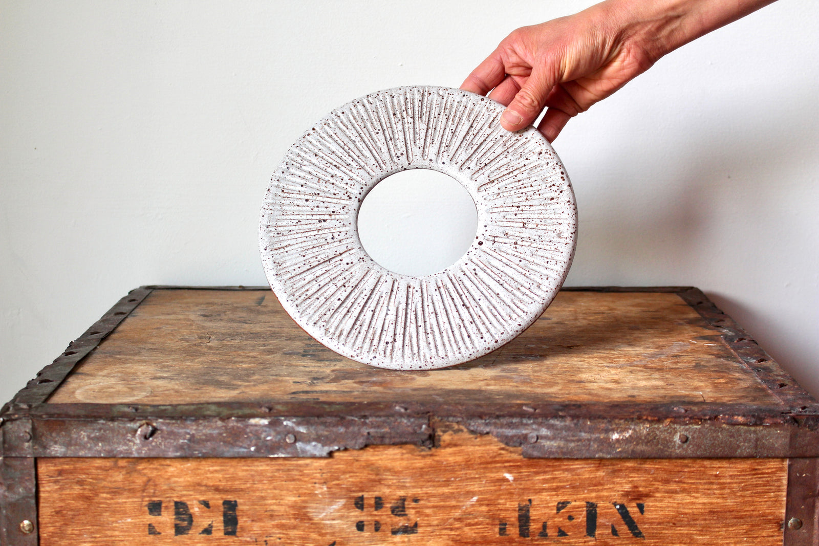 Trivet in Rustic Cream/White