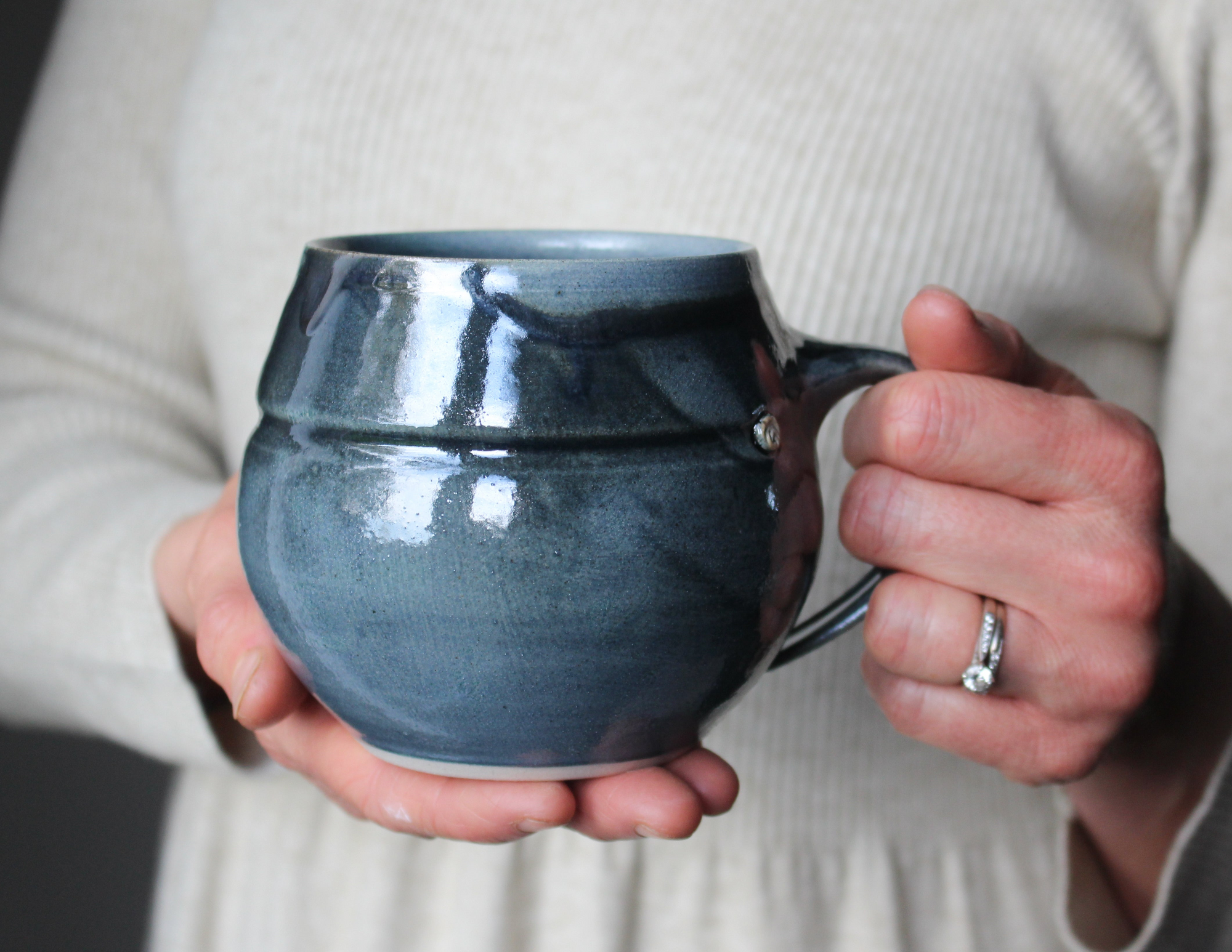 Mug in Metallic Black: Four