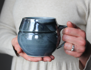 Mug in Metallic Black: Four