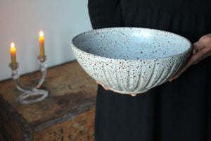 Ribbed Serving Bowl in Speckled White