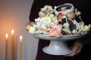 Pedestal Dish in Speckled Cream/White