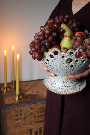 Large Lacework Pedestal Dish in Speckled Cream/White