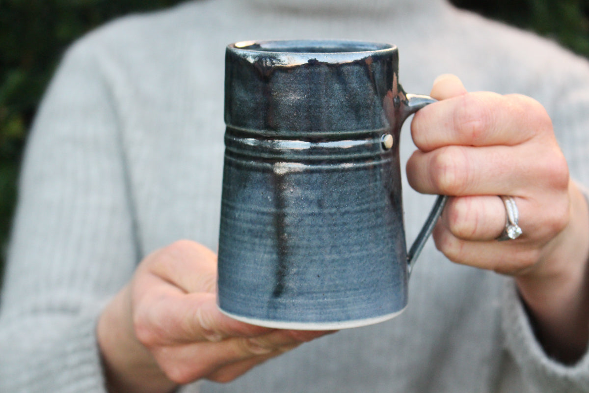 Straight-Sided Mug in Metallic Blue/Black: Seven