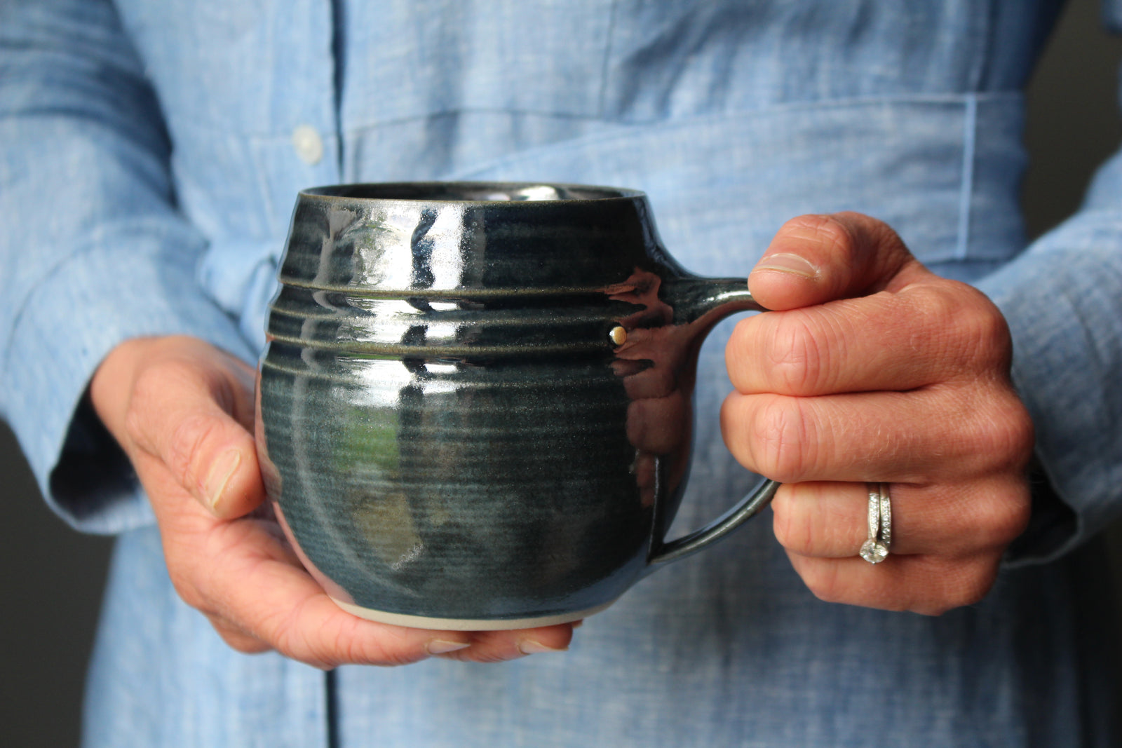 Mug in Metallic Black: Eleven