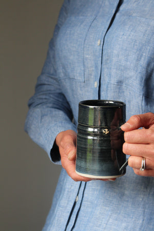 Mug in Metallic Black: Four