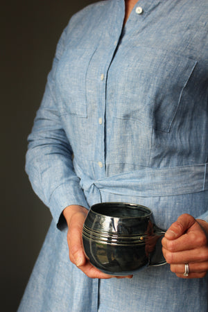 Mug in Metallic Black: Five