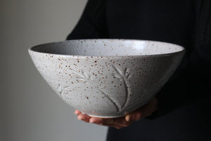 Carved Leaf Serving Bowl in Speckled