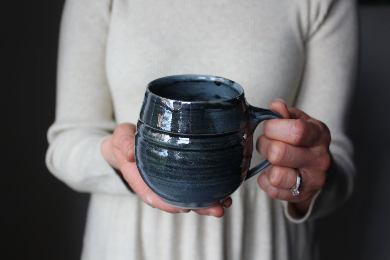 Mug in Metallic Black: Five