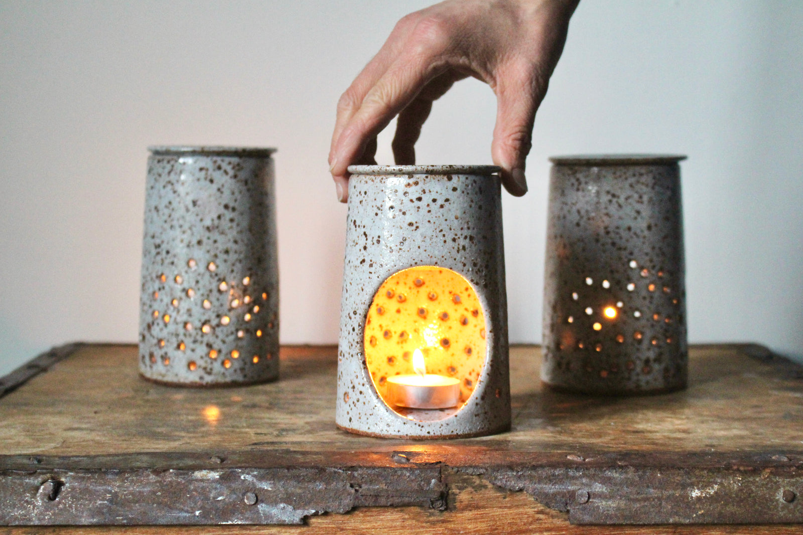 Slightly Flawed Essential Oil Burner: Speckled Cream/White