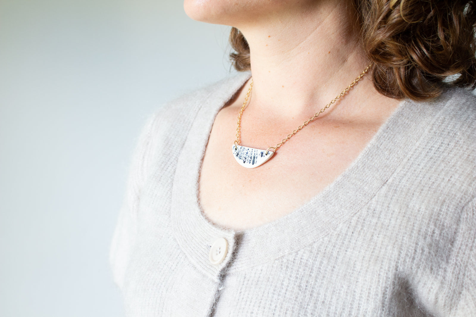 Short Vault Pendant in Cobalt and Gold